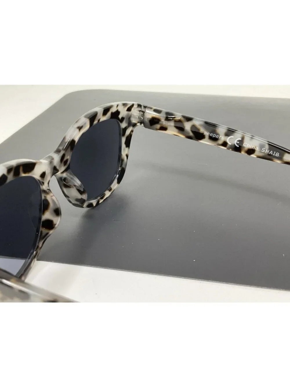 Peepers Center Stage Oversized Reading Sunglasses Gray Tortoise +1.50